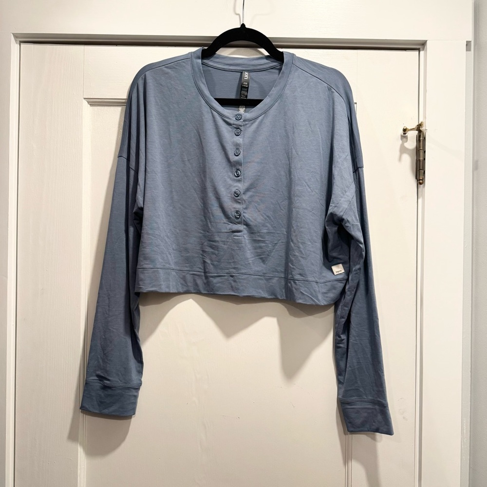 Vuori Blue Avalon Cropped Henley Top XL Activewear Athleisure Spring Gym Workout - Picture 5 of 11